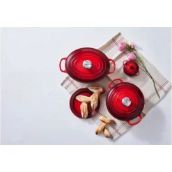 New LE CREUSET Cocotte en fonte Ronde 22 cm Cerise Signature