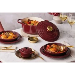 Sale LE CREUSET Cocotte en Fonte Ronde 24 cm Garnet Bouton Doré Signature