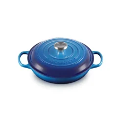 New LE CREUSET Faitout Azur en Fonte avec Intérieur Sable 30 cm Signature