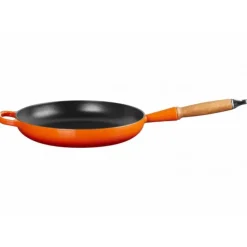 Hot LE CREUSET Poêle en Fonte 28 cm Volcanique avec Manche en Bois Signature
