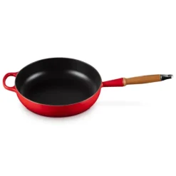 Best LE CREUSET Sauteuse en Fonte 28 cm Cerise avec Manche en Bois Signature