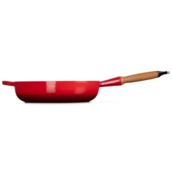 Best LE CREUSET Sauteuse en Fonte 28 cm Cerise avec Manche en Bois Signature