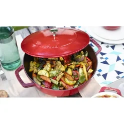 New STAUB Sauteuse en Fonte Chistera 24 cm Rouge Cerise